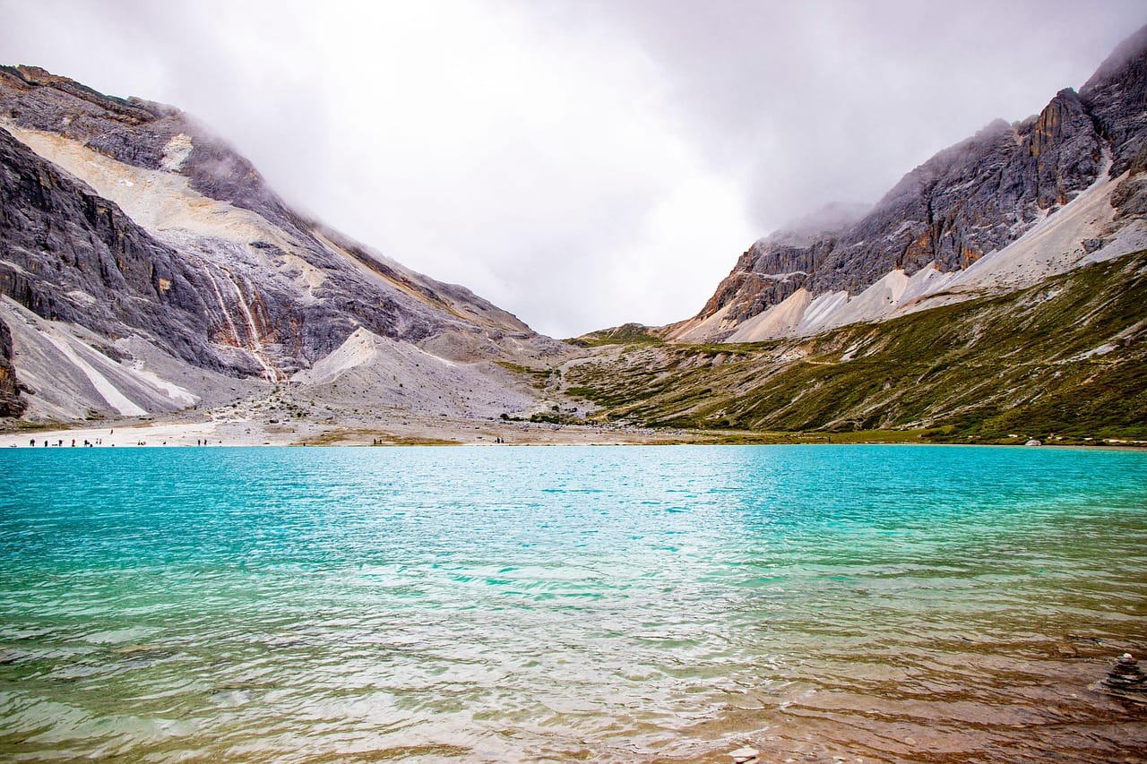 Moda na wodę mineralną – zdrowy trend, który warto podtrzymać 20250801082120_g0145cdf41282cc4eb1146966662a268d20d57548d96ea1cad943afe1d4d20336603e17166def6727470a3e9123dd87edc203aa71ce2e63b74cc3b1c85c3a8cf6_1280.jpg