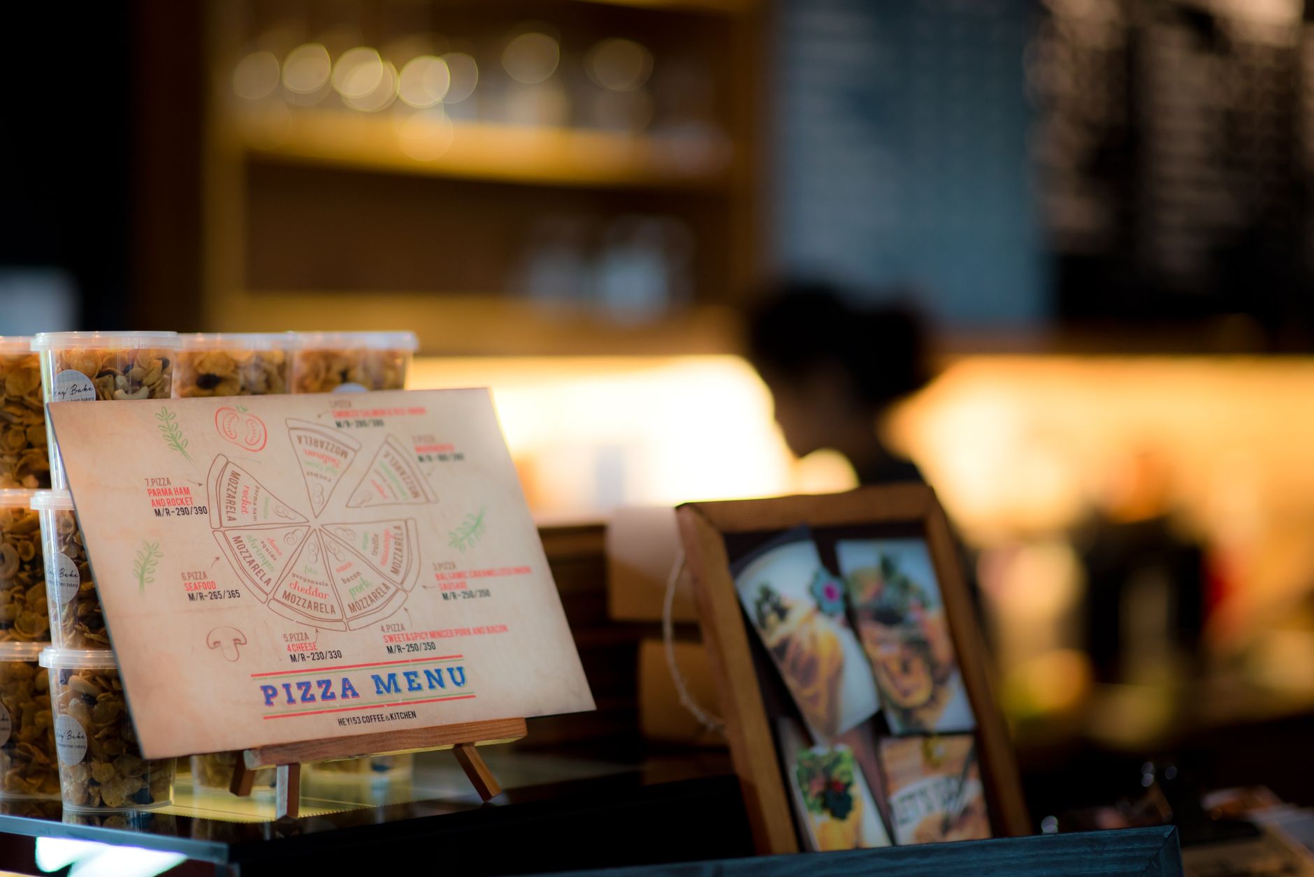 Jak zaprojektować menu pizzowego food trucka, żeby kolejka nie znikała przez cały sezon
