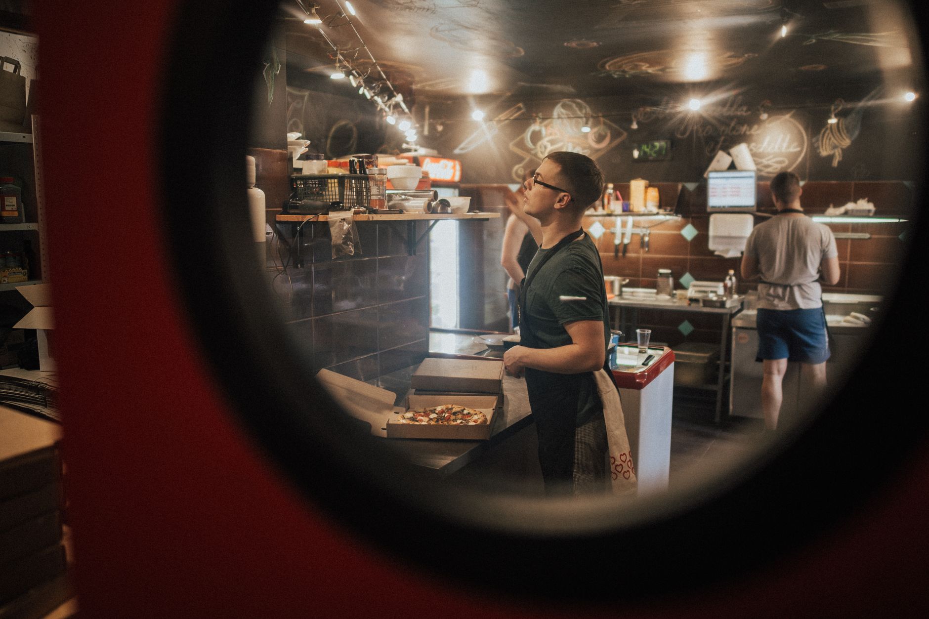 Jak zaprojektować menu pizzowego food trucka, żeby kolejka nie znikała przez cały sezon